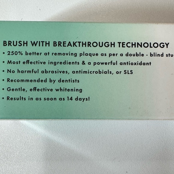 fresh Wintergreen Whitening Toothpaste - Picture 3 of 4